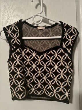Debut Black/Beige/white Detailed Crop Top